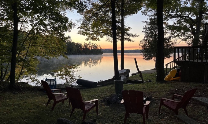Rideau Lakes Cottage | Stunning Lakefront Retreat: Relax & enjoy endless day-tripping possibilities!