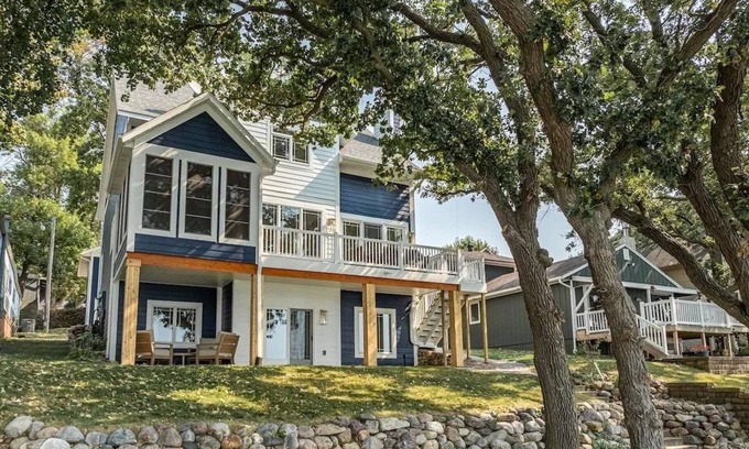 Spirit Lake House | Stunning Lakefront Retreat in Okoboji on East Lake - Beautiful 4-Bedroom Escape
