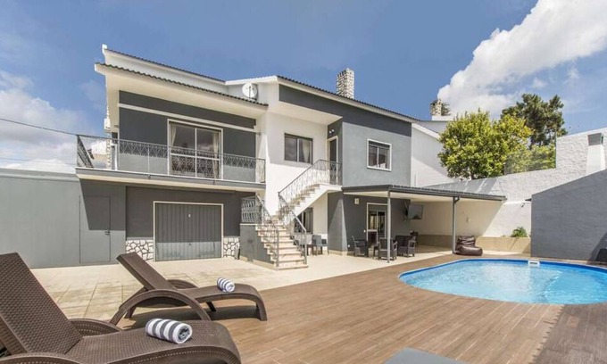 Belverde Villa | Stunning Lisbon Coast Villa | Villa Liri Gold | 9 Bedrooms | Private Pool & Billiards Table | Aroeira