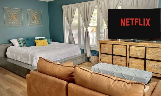 Sherman Apartment | Stunning loft, Downtown Sherman, washer/dryer, WiFi,