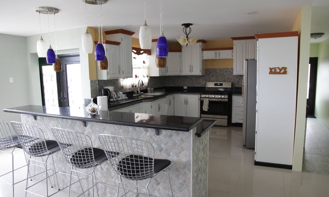 San Fernando House | Stunning Luxury 3 Bedroom 2 1/2 bath Apartment