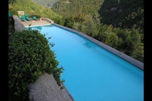 Colletta House | Stunning medieval setting surrounded by mountains