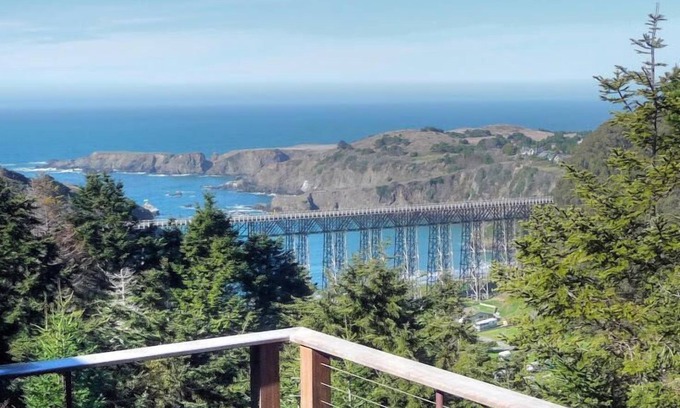 Albion House | Stunning Mendocino Coast Views!