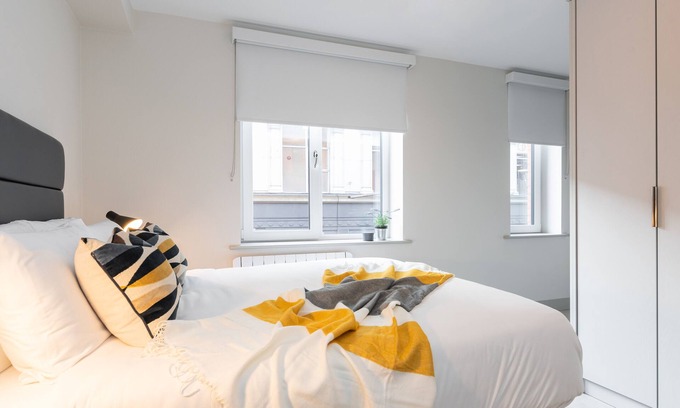 City Centre Dublin Apartment | Stunning modern city centre condo with balcony near Grafton Street