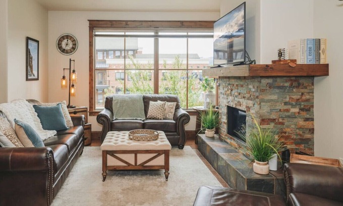 Bozeman Condo | Stunning Modern Home in the Heart of Bozeman