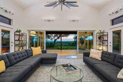 Dripping Springs House | Stunning Modern ATX Hill Country Oasis w Pool Jacuzzi Firepit Trails and Epic Stars