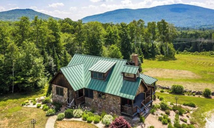 Mount Holly House | Stunning Mountain and Water Views Minutes to Okemo