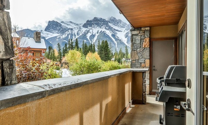 Canmore Condo | Stunning Mountain views in Rundle Cliffs Lodge