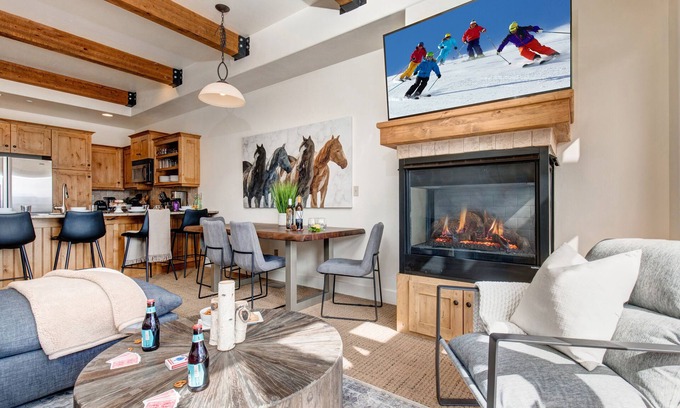 Kimball Junction House | Stunning Nature Preserve & Mountain Views - Newpark Village + Hot tub at Park City Newpark Trail