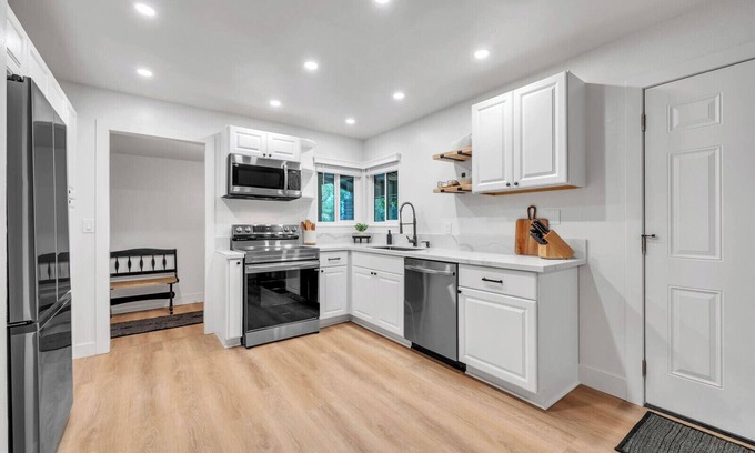Southeastern Sacramento House | Stunning new renovation & beautifully furnished home! Safe Sac neighborhood!