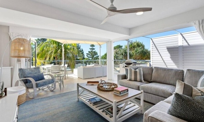 Byron Bay Apartment | Stunning newly renovated apartment along popular Lawson Street