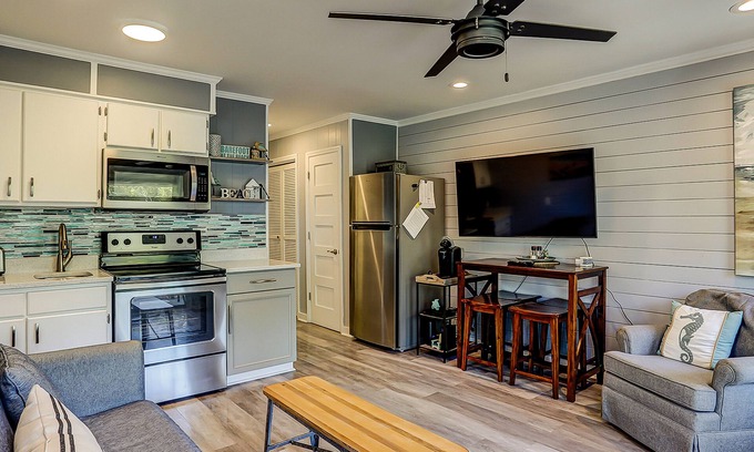 Hilton Head Island Condo | Stunning Newly Renovated Condo w/Ocean View & Shared Pool - Close to the Beach