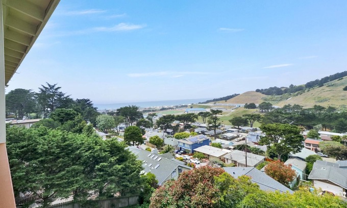 Sharp Park House | Stunning Ocean Mountain View Near SF+Beach Suite