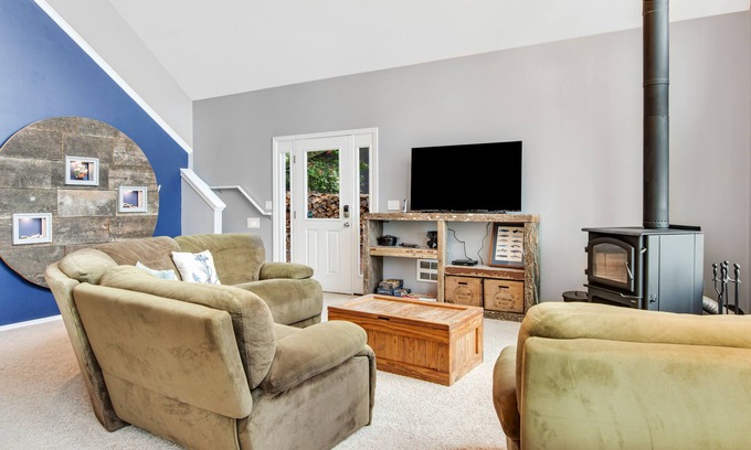 La Conner House | Stunning ocean-view home with private waterfront, viewpoint deck & fireplace