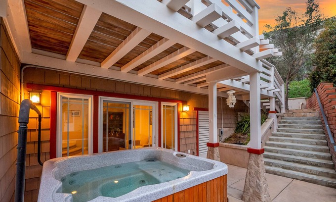 Sunset Cliffs House | Stunning ocean view home with WiFi, central AC, hot tub - snowbirds welcome