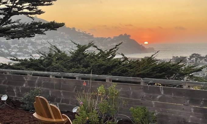 Linda Mar House | Stunning ocean views close to beach and SF