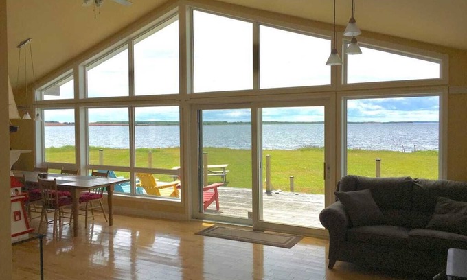Malpeque House | Stunning Oceanfront PEI Cottage