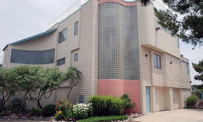 North Beach House | Stunning Oceanfront Home on Quiet Lane with Bay and Ocean Views. Hot tub!