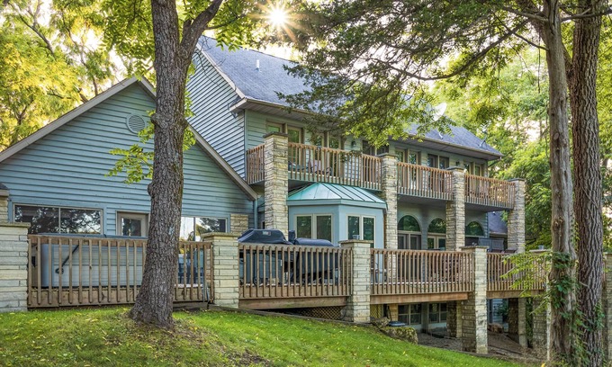 The Galena Territory House | Stunning on South Golf Course; Golden Tee, Patio TV, Fire Pit, Hot Tub & More!