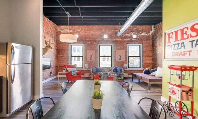 Detroit House | Stunning One Of A Kind 6 BDRM Loft Sleeps 15