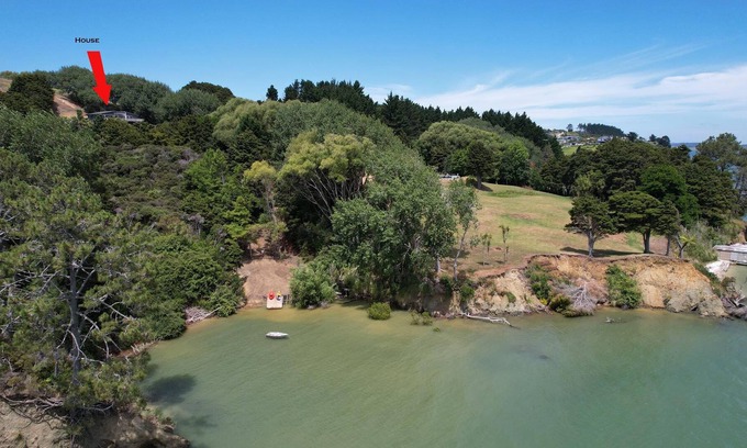 Pahi House | Stunning Pahi Retreat with private water access