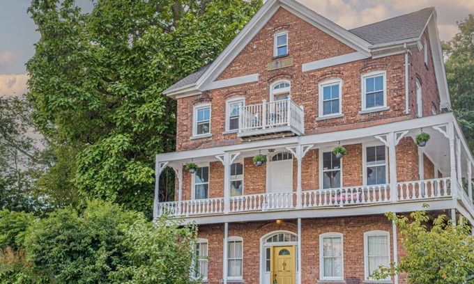 Port Ewen Apartment | Stunning, Panoramic Riverview in Victorian Home
