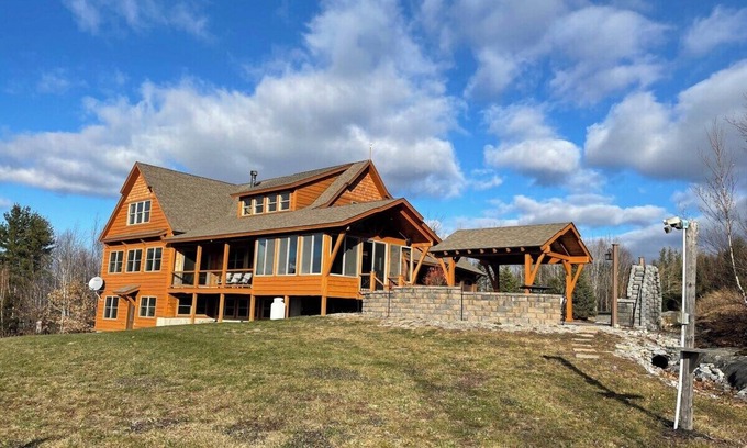 Bethel Ski Chalet | Stunning Peak Foliage Views, Fire Pit, Fireplace & More - Sky View