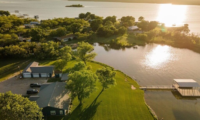 Graford House | Stunning PK Waterfront Home| Private Beach Entry| Private Dock|Game Room|Hot Tub