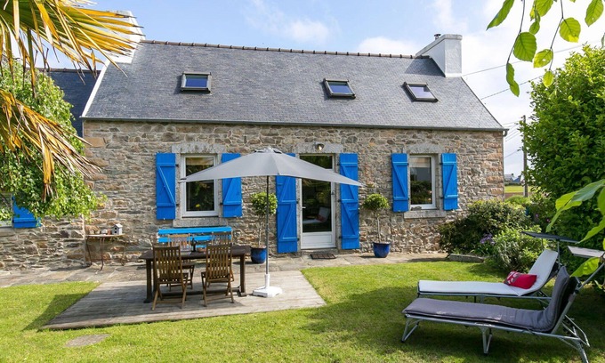 Locquirec House | Stunning private villa for 5 people with WIFI, TV, terrace, pets allowed and parking