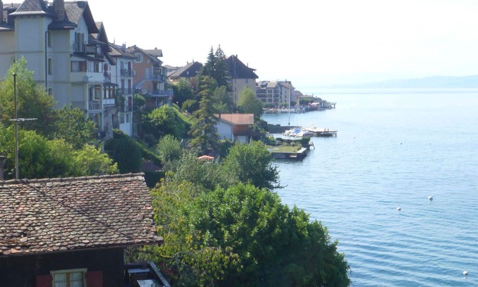 Aran House | Stunning private villa for 8 guests with TV, terrace and panoramic view