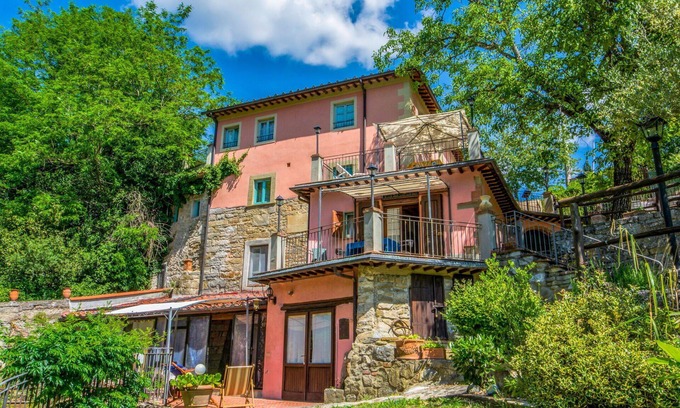 Loro Ciuffenna House | Stunning private villa for 12 people with private pool, WIFI, TV, terrace, pets allowed and park.