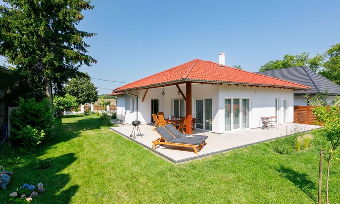 Balatonoszod House | Stunning private villa for 8 guests with A/C, WIFI, TV, terrace and parking