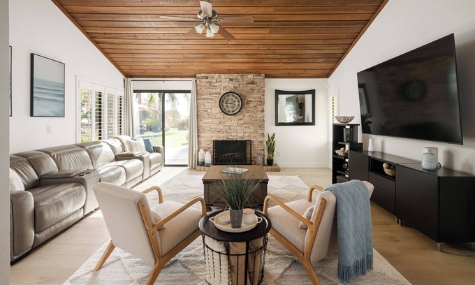 San Marcos House | Stunning Private Resort with a Pool and Hot Tub