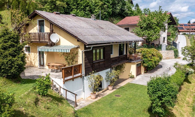 Maria Woerth House | Stunning private villa for 9 guests with WIFI, TV, terrace, pets allowed and parking