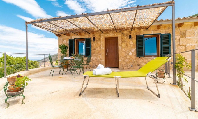 Banyalbufar House | Stunning private villa for 2 people with A/C, WIFI, TV, patio and parking