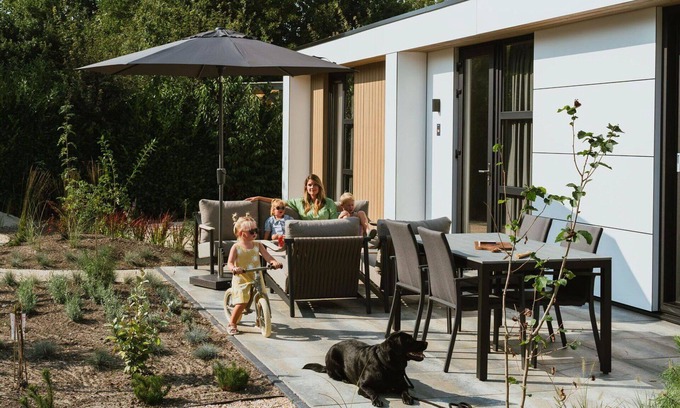 Vogelenzang House | Stunning private villa for 4 guests with WIFI, pool, TV, terrace and parking