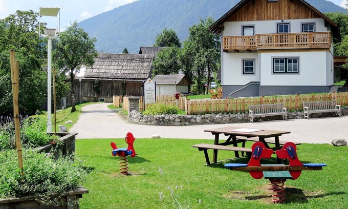 Grundlsee House | Stunning private villa for 6 guests with WIFI, TV, terrace and parking