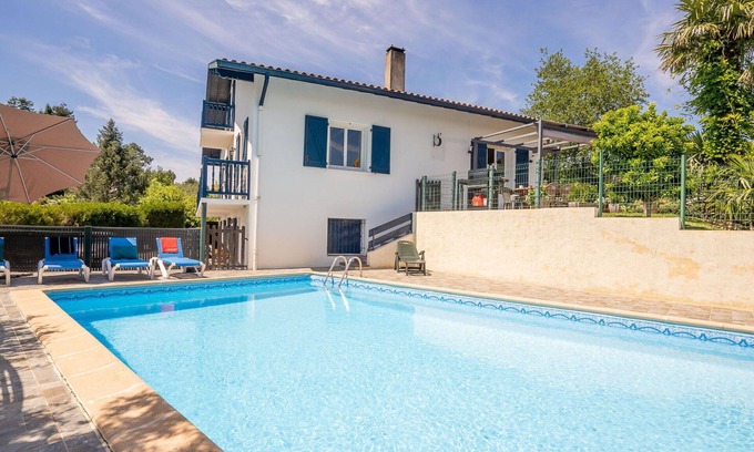 Arcangues House | Stunning private villa for 8 people with private pool, WIFI, TV, terrace, pets allowed and parking