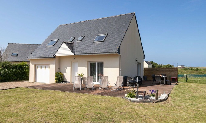Guisseny House | Stunning private villa for 6 guests with WIFI, TV and terrace