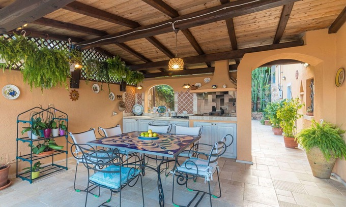 Cannigione House | Stunning private villa for 8 people with A/C, WIFI, TV, patio, pets allowed and parking