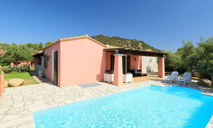 Sant'Elmo House | Stunning private villa for 8 guests with private pool, WIFI, TV, terrace, pets allowed and parking