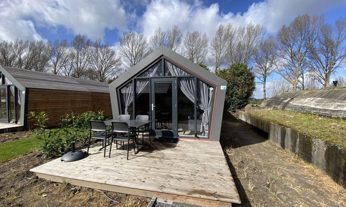 Willemsdorp House | Stunning private villa for 4 people with WIFI, TV, terrace and parking