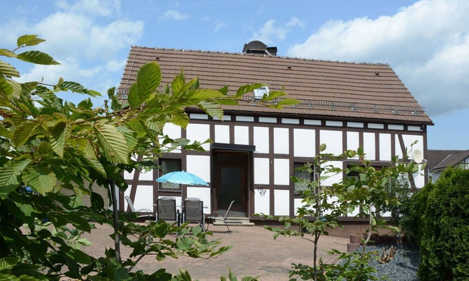 Ortsmitte House | Stunning private villa for 8 people with WIFI, TV, patio, pets allowed and parking