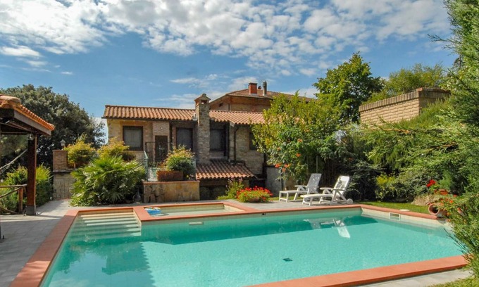 Casalini Villa | Stunning private villa for 7 people with WIFI, private pool, TV, patio, pets allowed and parking