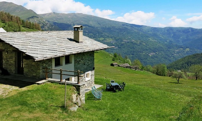 Sampeyre House | Stunning private villa for 9 people with TV, patio and parking