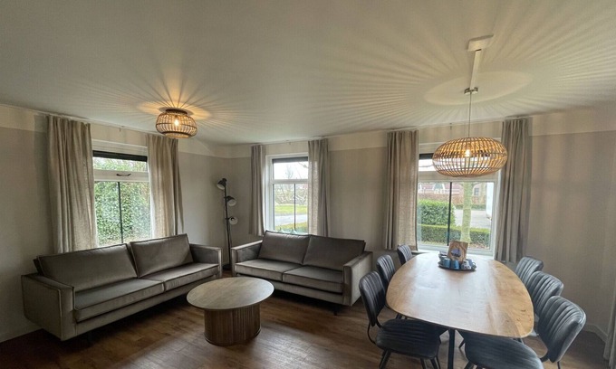 Bant House | Stunning private villa for 8 people with WIFI, TV, terrace, pets allowed and parking