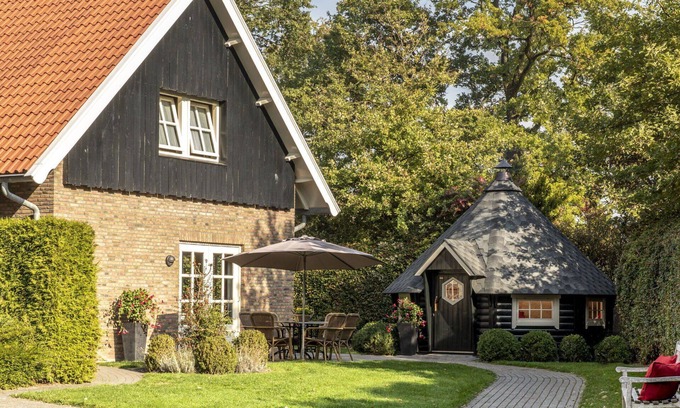 Losser House | Stunning private villa for 16 people with WIFI, TV, terrace and parking