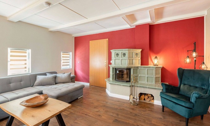 Oybin House | Stunning private villa for 10 guests with hot tub, WIFI, TV, patio, pets allowed and parking