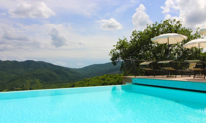 Pieve al Bagnoro Villa | Stunning private villa for 20 guests with WIFI, private pool, TV, terrace, pets allowed and park.