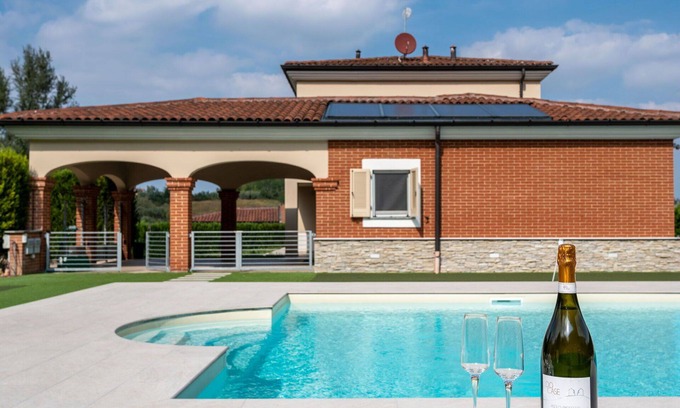 Settime House | Stunning private villa for 11 guests with WIFI, private pool, A/C, TV, terrace and parking